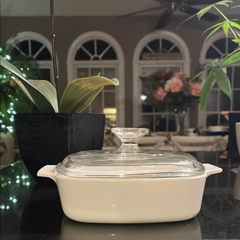"White" - 1 L / 1 QT CorningWare Casserole with Lid (A-7-C)